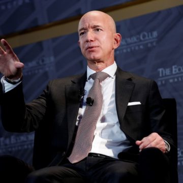 Jeff Bezos deixará cargo de CEO da Amazon, diz empresa