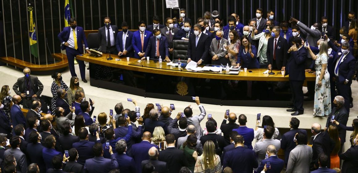 Eleição para Mesa Diretora da Câmara é adiada para quarta-feira