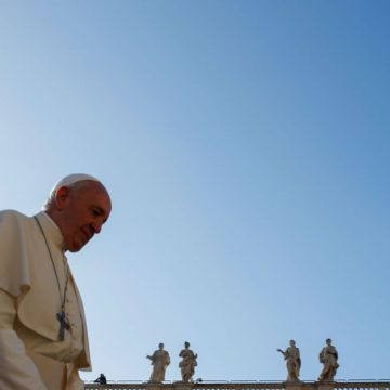 O Papa Francisco participa da audiência geral semanal no Vaticano, Papa cita Shakespeare em apelo contra a destruição ambiental