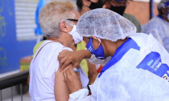 Confira o dia exato para vacinar idosos de 60 a 67 anos em Belém