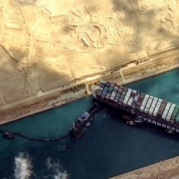 Canal de Suez: meganavio Ever Given é desencalhado