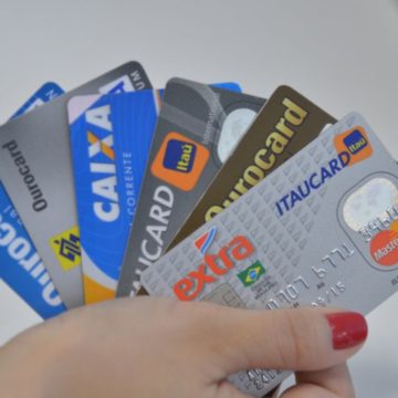 cartoes_de_credito Contribuinte pode pagar taxas federais com cartão de crédito