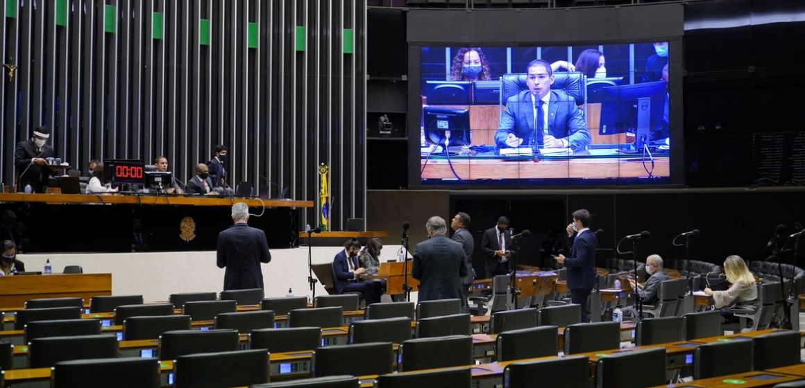 Sem acordo, votação de MP que amplia margem do consignado é adiada