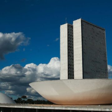 monumentos_brasilia_cupula_plenario_da_camara_dos_deputados3103201341 Congresso derruba veto a indenização a profissionais de saúde