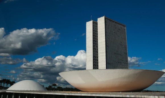 Congresso derruba veto a indenização a profissionais de saúde