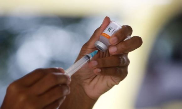 Governo do Rio quer comprar 5 milhões de doses de vacina