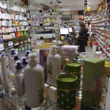 15736682249_9ffe41b83b_o Covid-19: farmacêuticas levam multa por vender remédio acima do preço