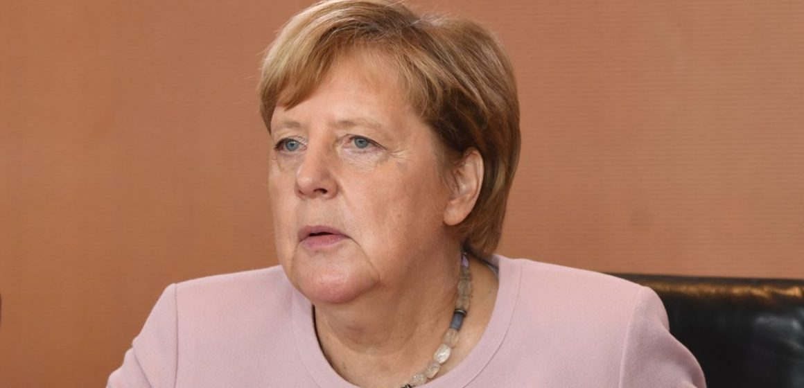 Lockdowns obrigatórios são vitais para conter covid-19, diz Merkel