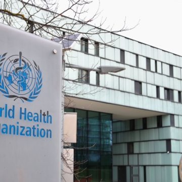 2020-03-23t212646z_1_lynxmpeg2m24l_rtroptp_4_china-health-who-usa (1) OMS diz que são necessárias novas restrições para combater pandemia