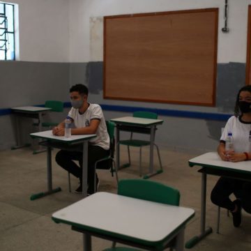 2020-11-24t174217z_1163800939_rc2t9k9kh4xe_rtrmadp_3_health-coronavirus-brazil-schools Justiça suspende retorno de aulas presenciais em escolas do Rio