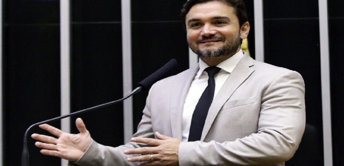 Projeto em que Celso Sabino foi relator, sobre carteira digital de vacinação é aprovado