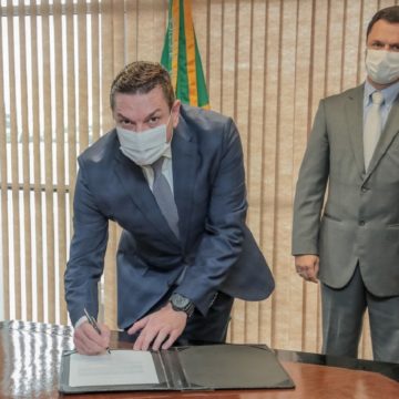 Paulo Maiurino toma posse em cerimônia reservada como novo diretor-geral da Polícia Federal