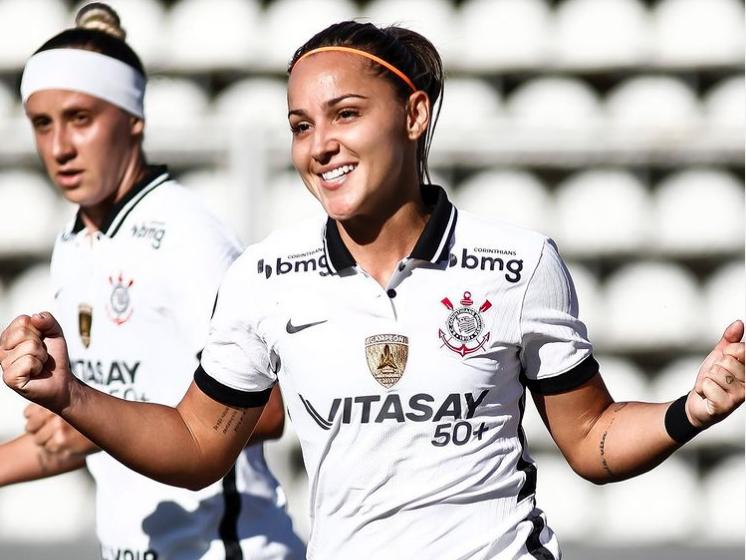 Com Giovana Crivelari, seleção feminina se apresenta para treinos