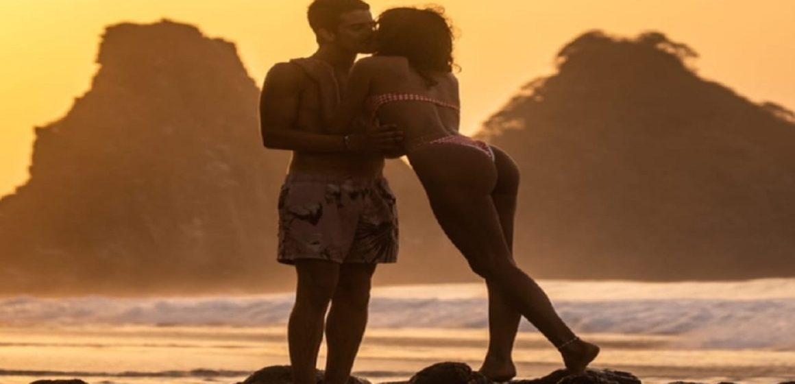 Bruna Marquezine e Enzo Celulari assumem namoro