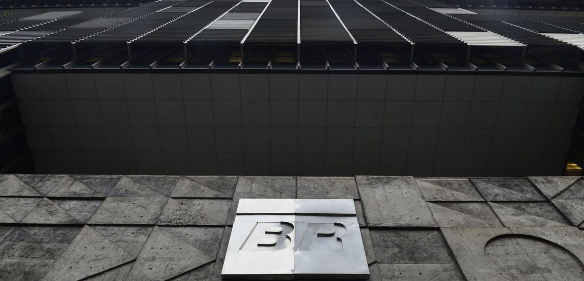 Edifício sede da Petrobras na Avenida Chile, centro da cidade. Assembleia da Petrobras aprova destituição de Castello Branco