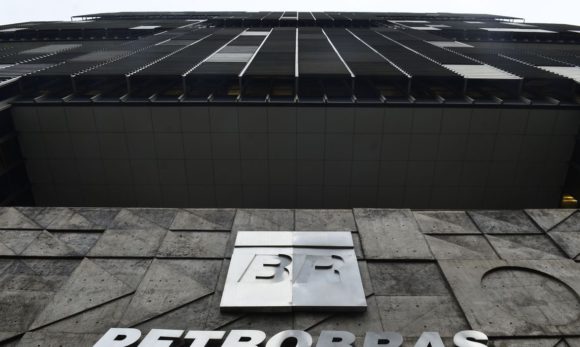 Assembleia da Petrobras aprova destituição de Castello Branco