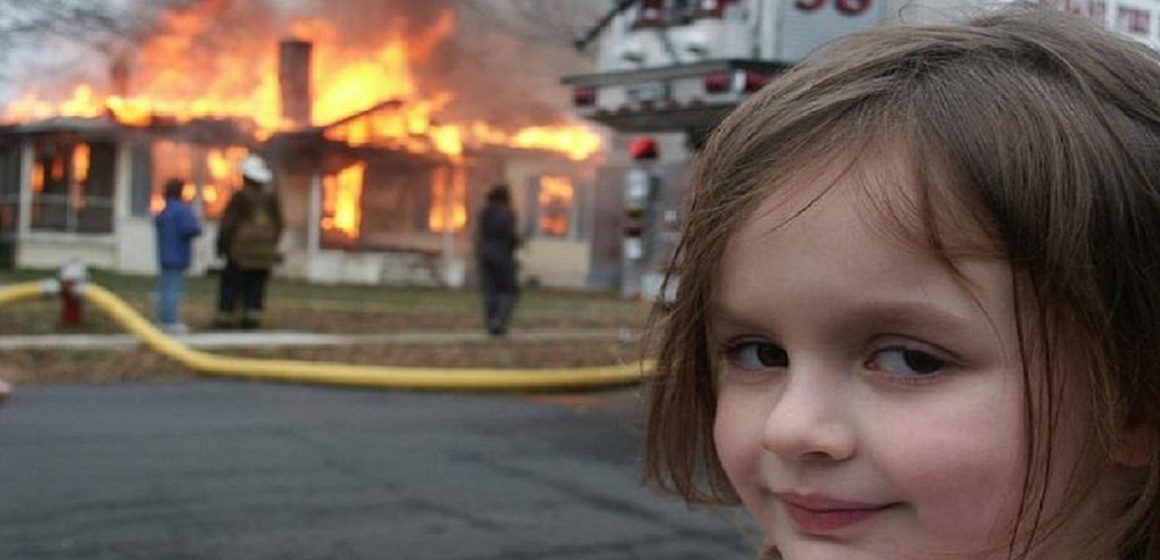 Meme de garota em frente a um incêndio é vendido por US$ 473 mil