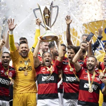 Flamengo bate Palmeiras nos pênaltis e leva Supercopa do Brasil