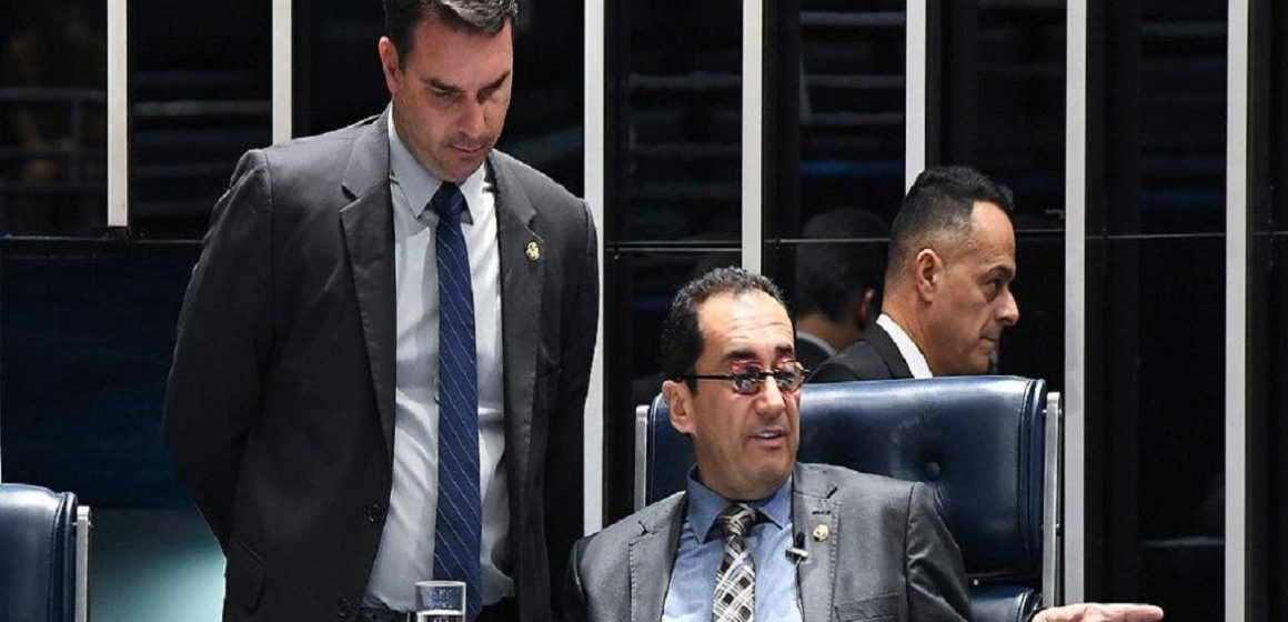 Senado: Flávio Bolsonaro representa contra Kajuru no Conselho de Ética