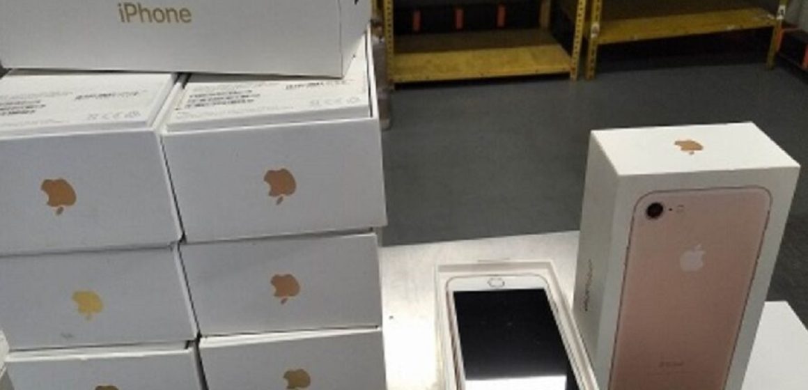 Saiba como comprar iPhones e veículos em leilão da Receita