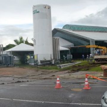 Usina de oxigênio começa a ser montada no Hospital de Campanha do Hangar, em Belém