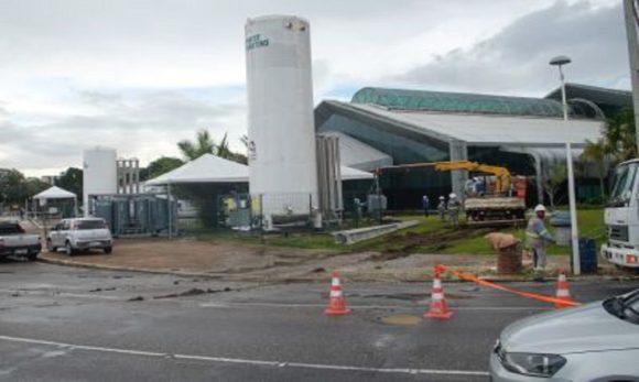 Usina de oxigênio começa a ser montada no Hospital de Campanha do Hangar, em Belém