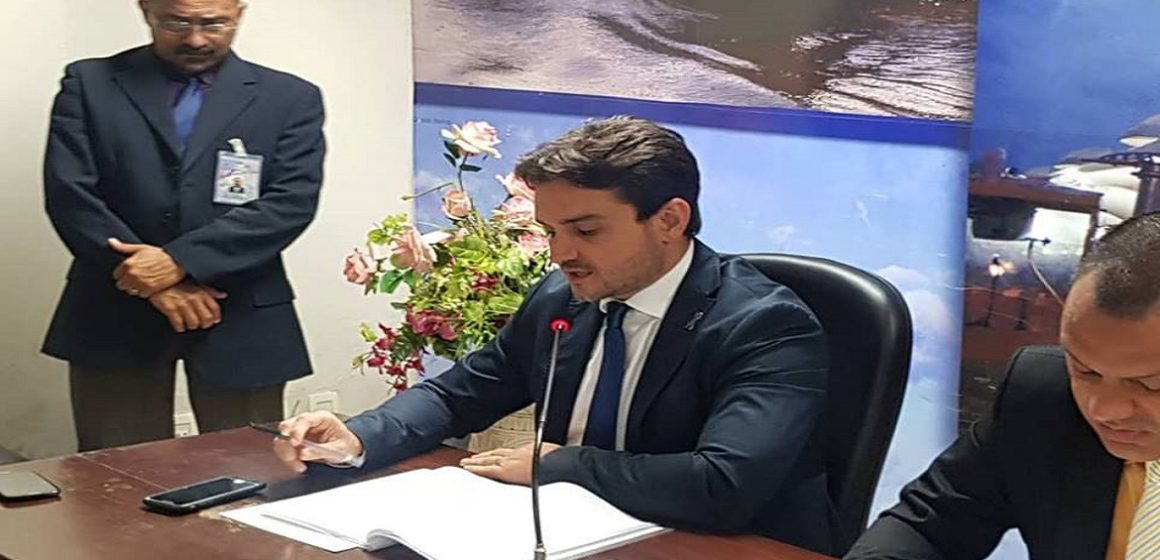 Celso Sabino vota a favor de projeto que previne acúmulo de dívidas de consumidores