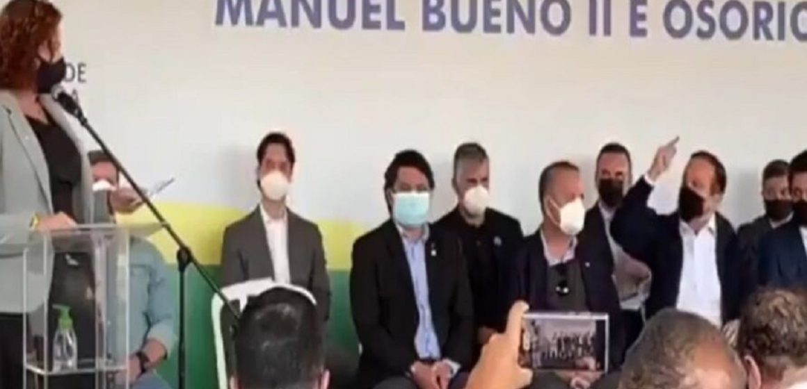 15_00655351_0_ Bolsonaro é defendido por deputada e Dória corta: “genocida”