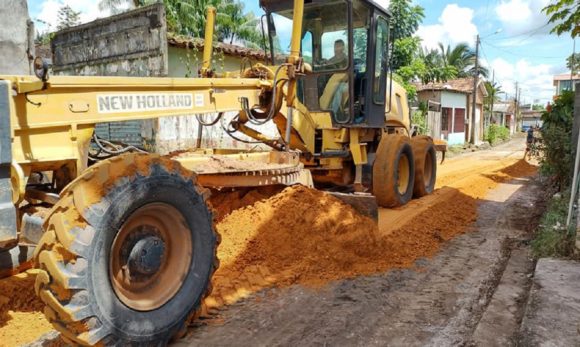 Prefeitura de Moju realiza recuperação de ruas da cidade