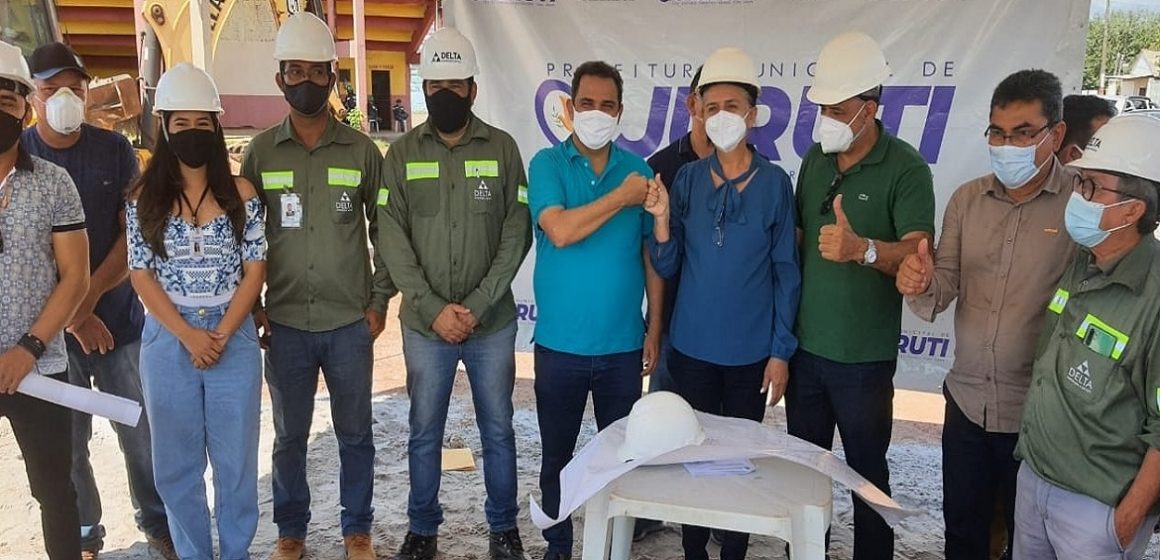 Priante participa da assinatura da ordem de serviço para reforma do Tribódromo de Juruti