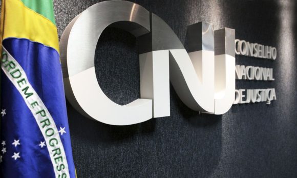 CNJ assina acordo para ampliar transparência de dados sobre salários