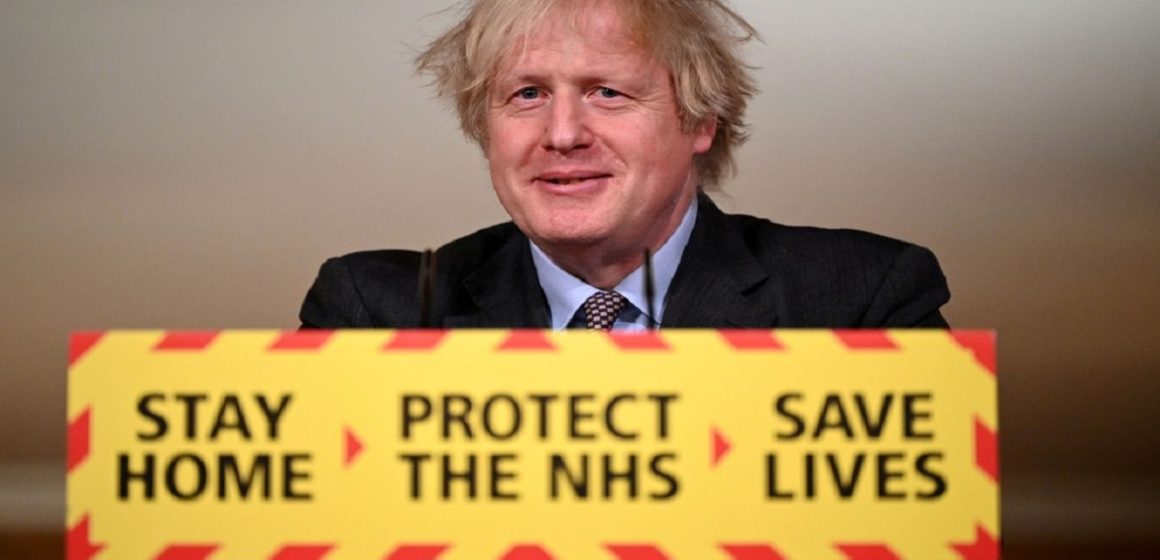 Boris Johnson vai suspender restrições à pandemia no Reino Unido