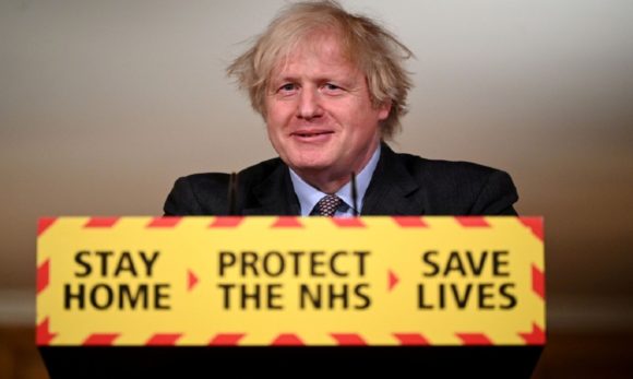 Boris Johnson vai suspender restrições à pandemia no Reino Unido