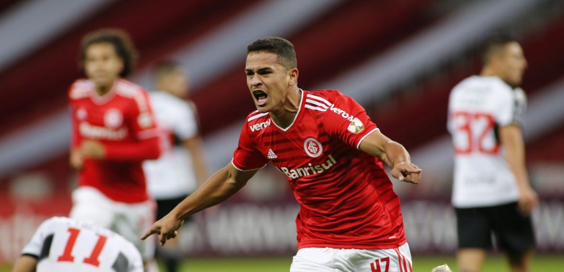 2021-05-06t015555z_1282325518_hp1eh5605d460_rtrmadp_3_soccer-libertadores-inl-olp-report (1) Internacional goleia Olimpia por 6 a 1 na Libertadores