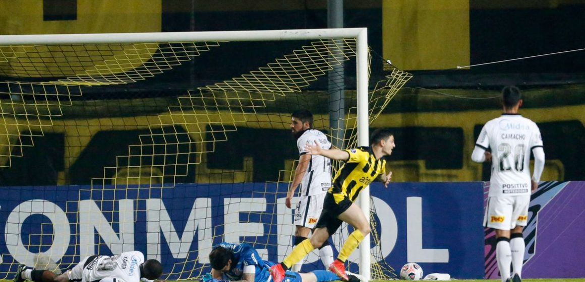 Corinthians é goleado e se despede da Sul-Americana