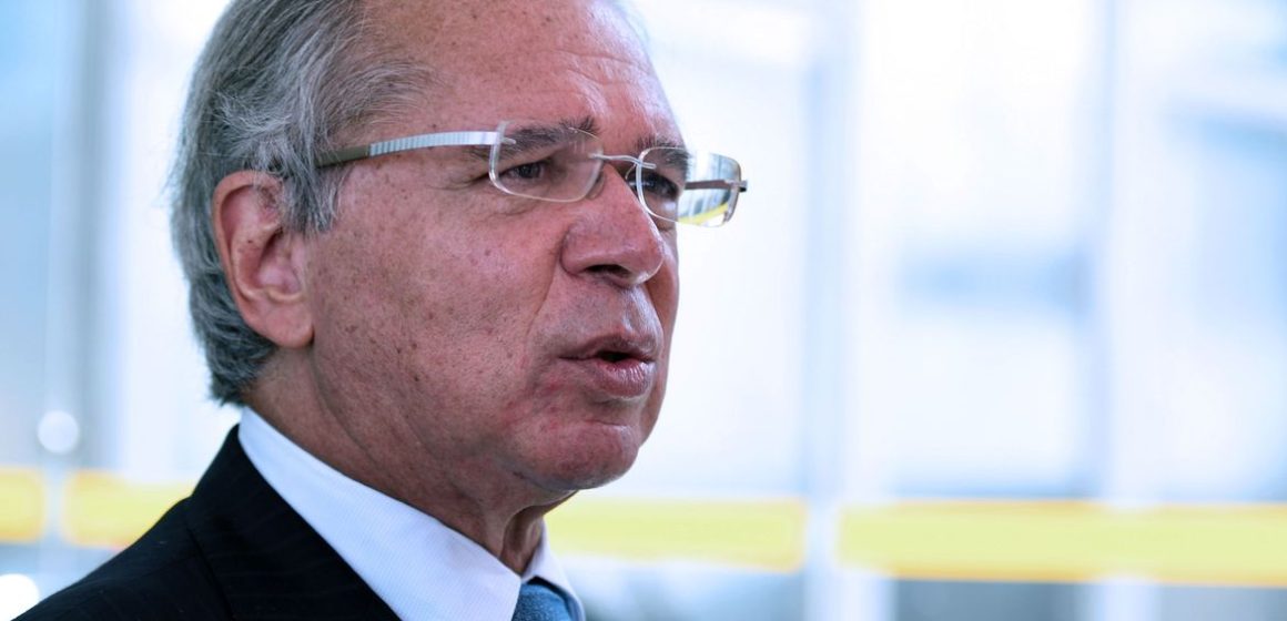 Reforma tributária tem de “atacar” programas de isenção, afirma Guedes