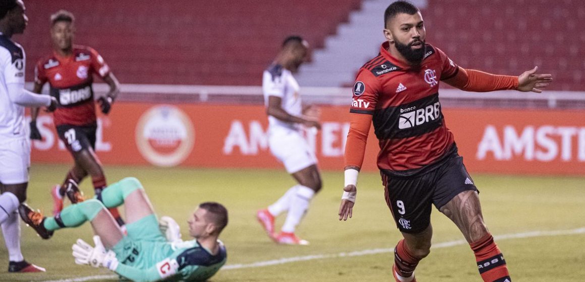 Com dois gols de Gabriel, Flamengo vence LDU em Quito