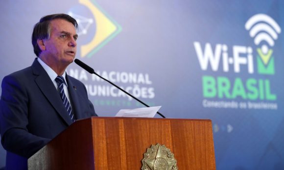 Bolsonaro diz que Aliança não sai este ano e que negocia com outros dois partidos