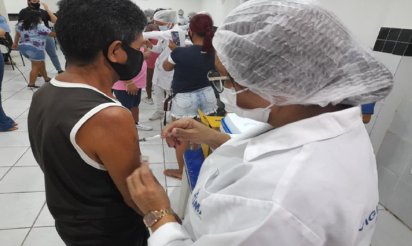 Prefeitura de Belém vacina 1.500 pessoas no primeiro dia de imunização do grupo de comorbidades