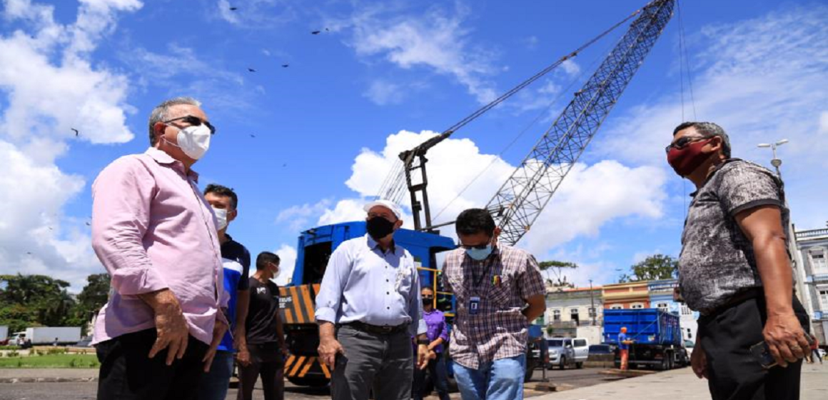 Prefeitura de Belém inicia limpeza na doca do Ver-O-Peso