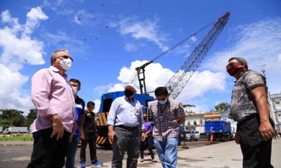 Prefeitura de Belém inicia limpeza na doca do Ver-O-Peso