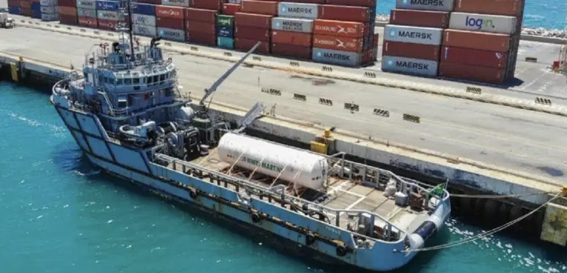 Navio com oxigênio para atender pacientes com Covid chega em Belém