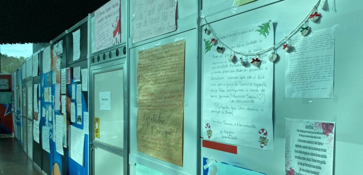 No Hospital de Campanha do Hangar, Muro da Gratidão expõe agradecimentos aos profissionais da saúde