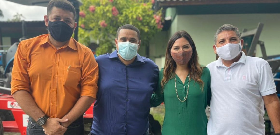 Renilce Nicodemos participa da entrega de insumos agrícolas na SEPAD