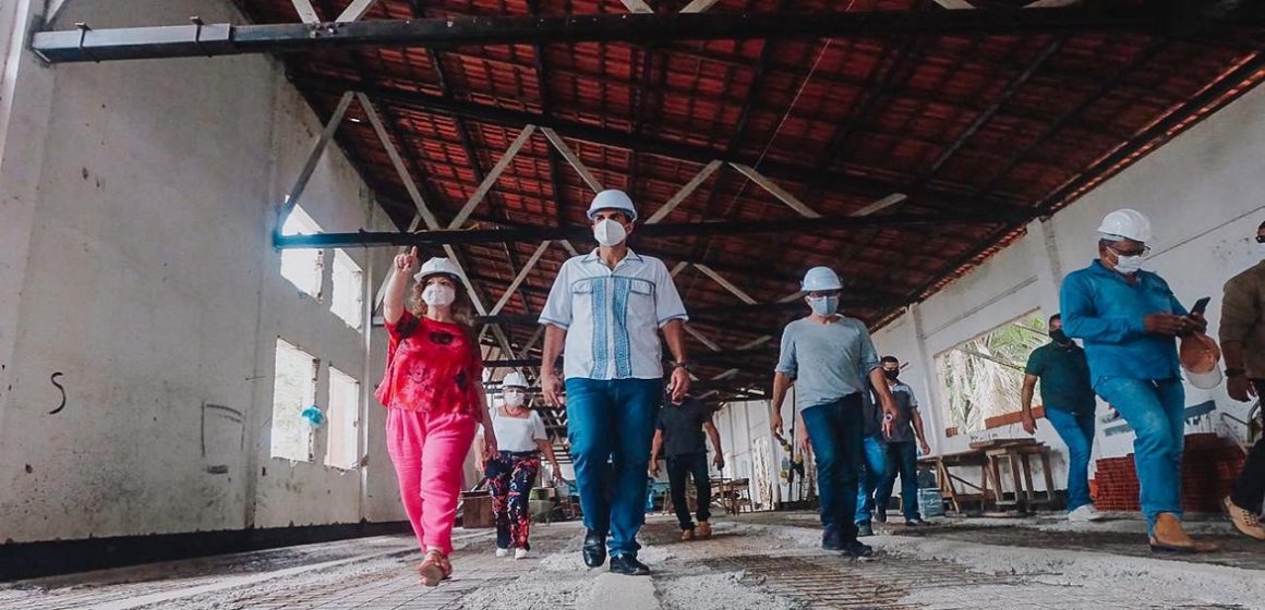 Helder e Ursula visitam obras do Museu do Marajó