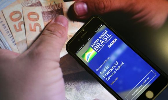 Trabalhadores nascidos em maio podem sacar auxílio emergencial