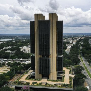 Projeção do mercado financeiro para alta do PIB sobe para 3,52%