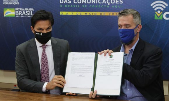 Fábio Faria assina portaria de criação do programa Digitaliza Brasil