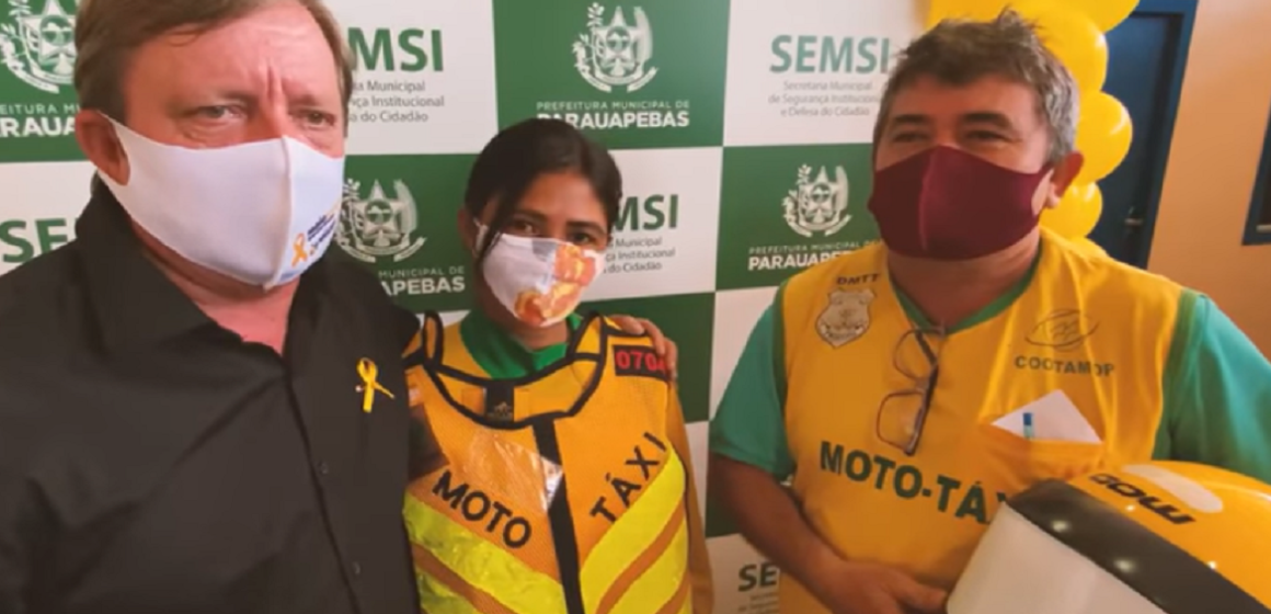 darci ler Darci Lermem entrega kits para mototaxistas de Parauapebas