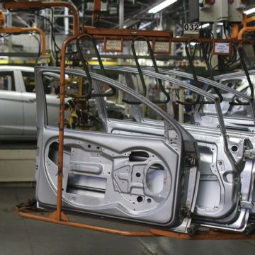 Faturamento da indústria volta a crescer em março, segundo CNI